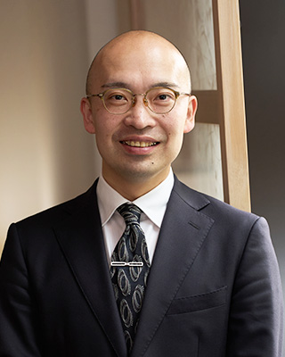 株式会社AOKI 産学共同商品開発室 チーフアシスタント、繊維製品品質管理士 笹川 哲