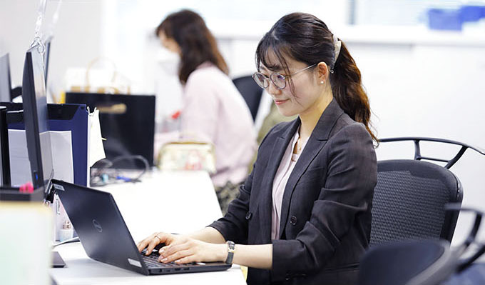 広報室で勤務していた当時の矢島さん