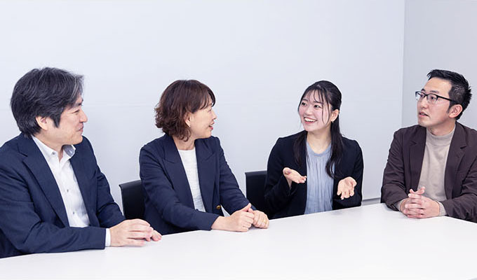 店舗開発部のメンバーと和やかにコミュニケーション