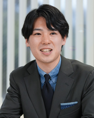 株式会社AOKI ORIHICA商品部(メンズスーツ担当) チーフ 海老澤 駿太